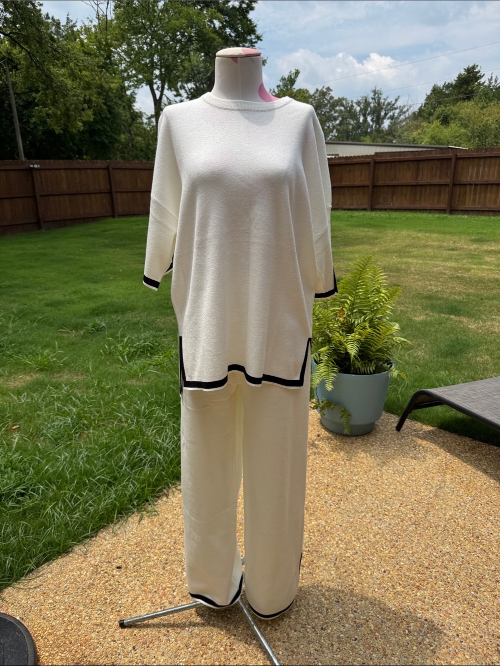 Women’ white  and Black Lounge Set NEVER WORN NWT